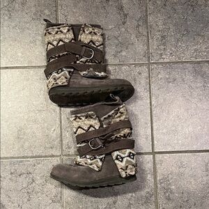 Muk Luks Gray, Brown and Cream Knit Strap Winter Boots